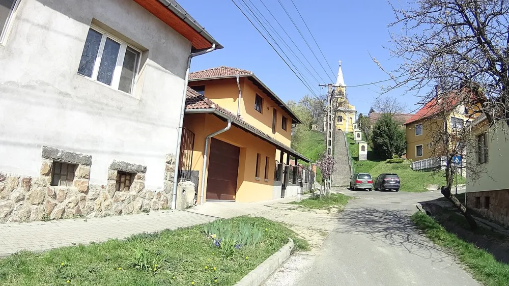 Petőfi Sándor utcai katolikus templom, Verőce — exterior