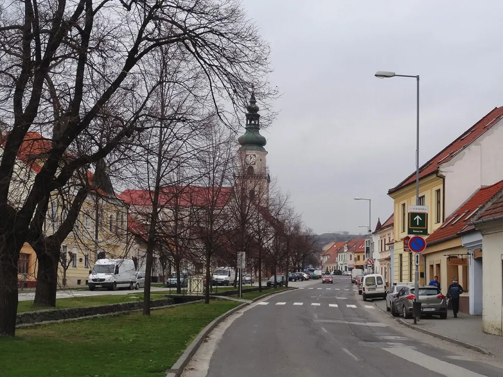 Farský kostol sv. Štefana Uhorského, Modra — exterior