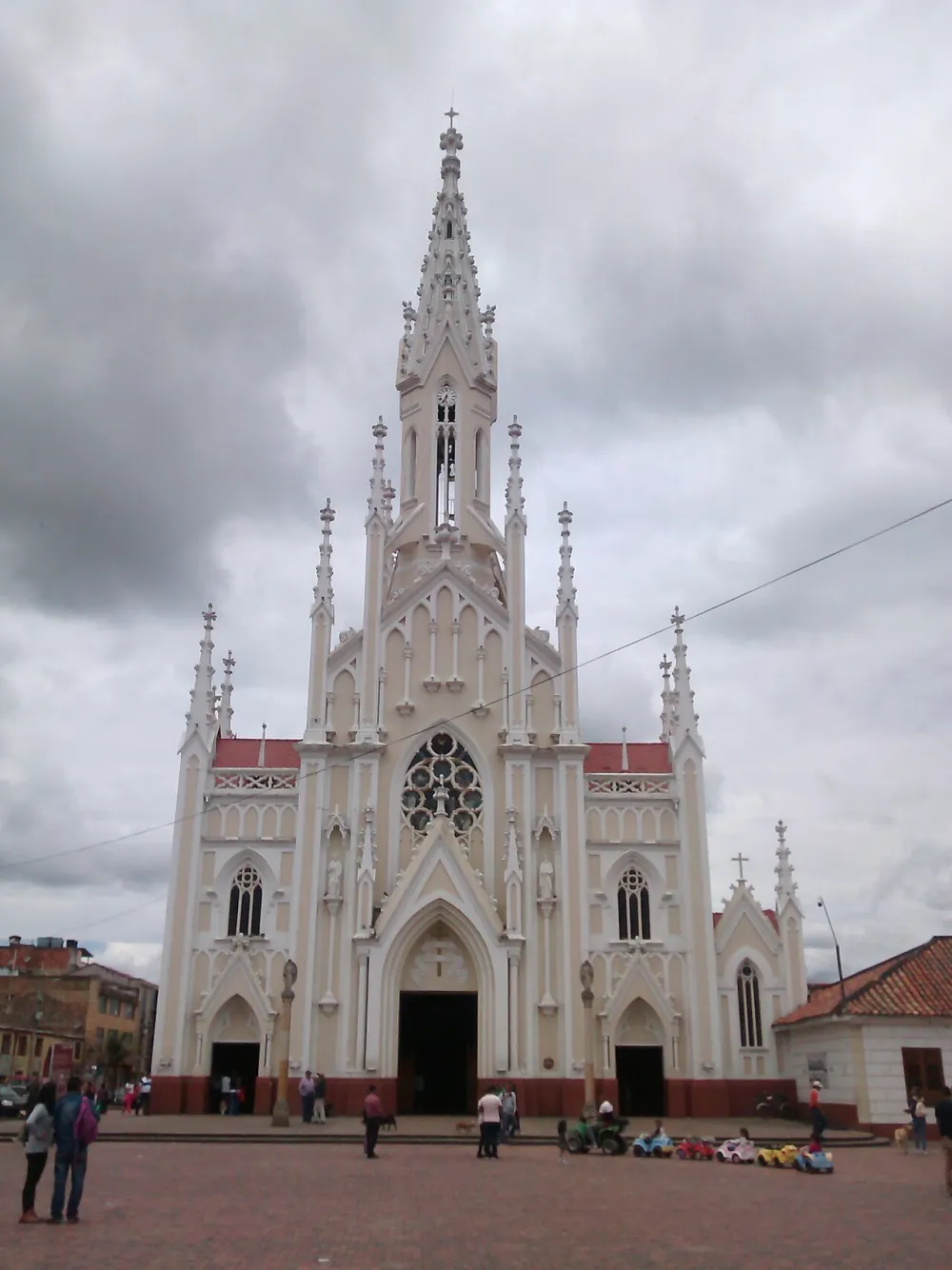Basílica Menor del Santo Cristo de Ubaté, Villa de San Diego de Ubaté — exterior
