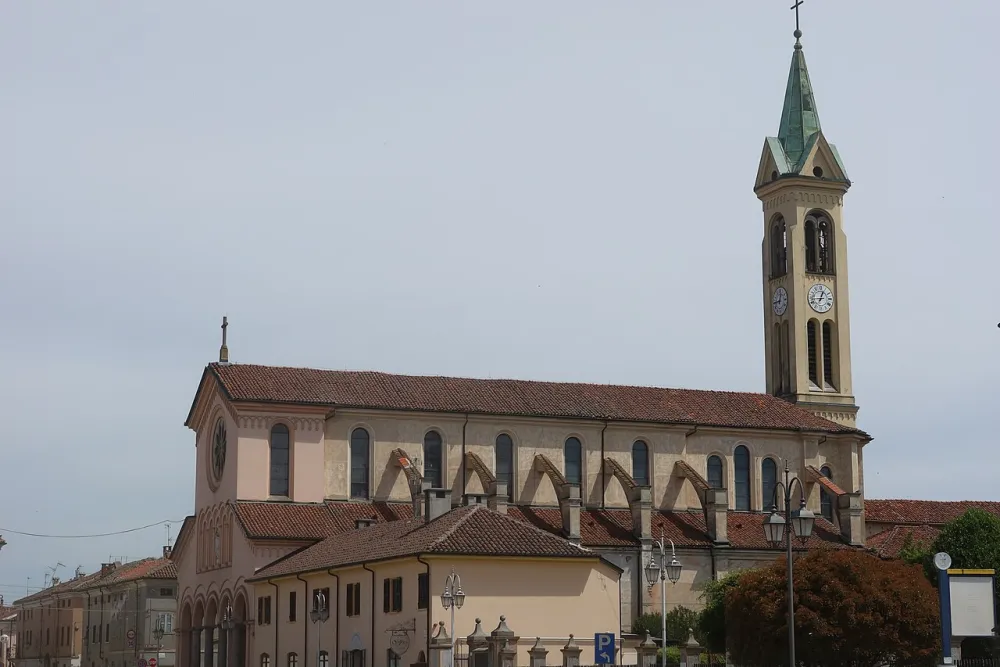 Chiesa dei Santi Pietro e Maurizio (Desana), Desana — exterior