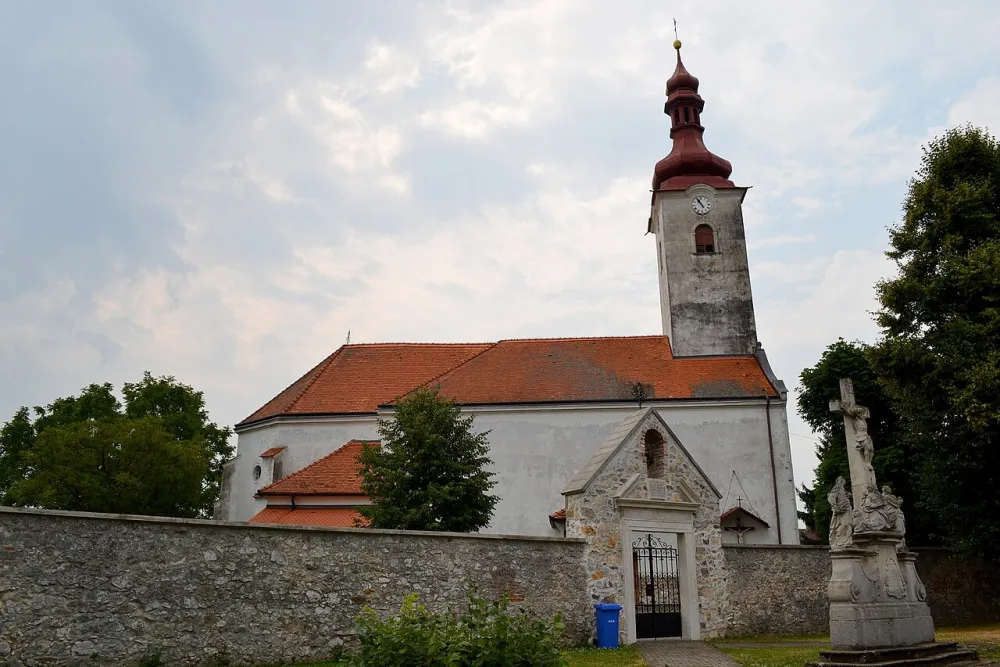 Farský kostol sv. Kataríny Alexandrijskej, Dechtice — exterior