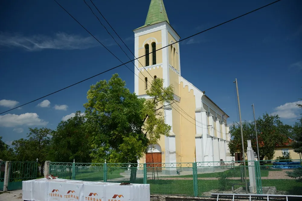 Nagyboldogasszony templom, Úrhida — exterior
