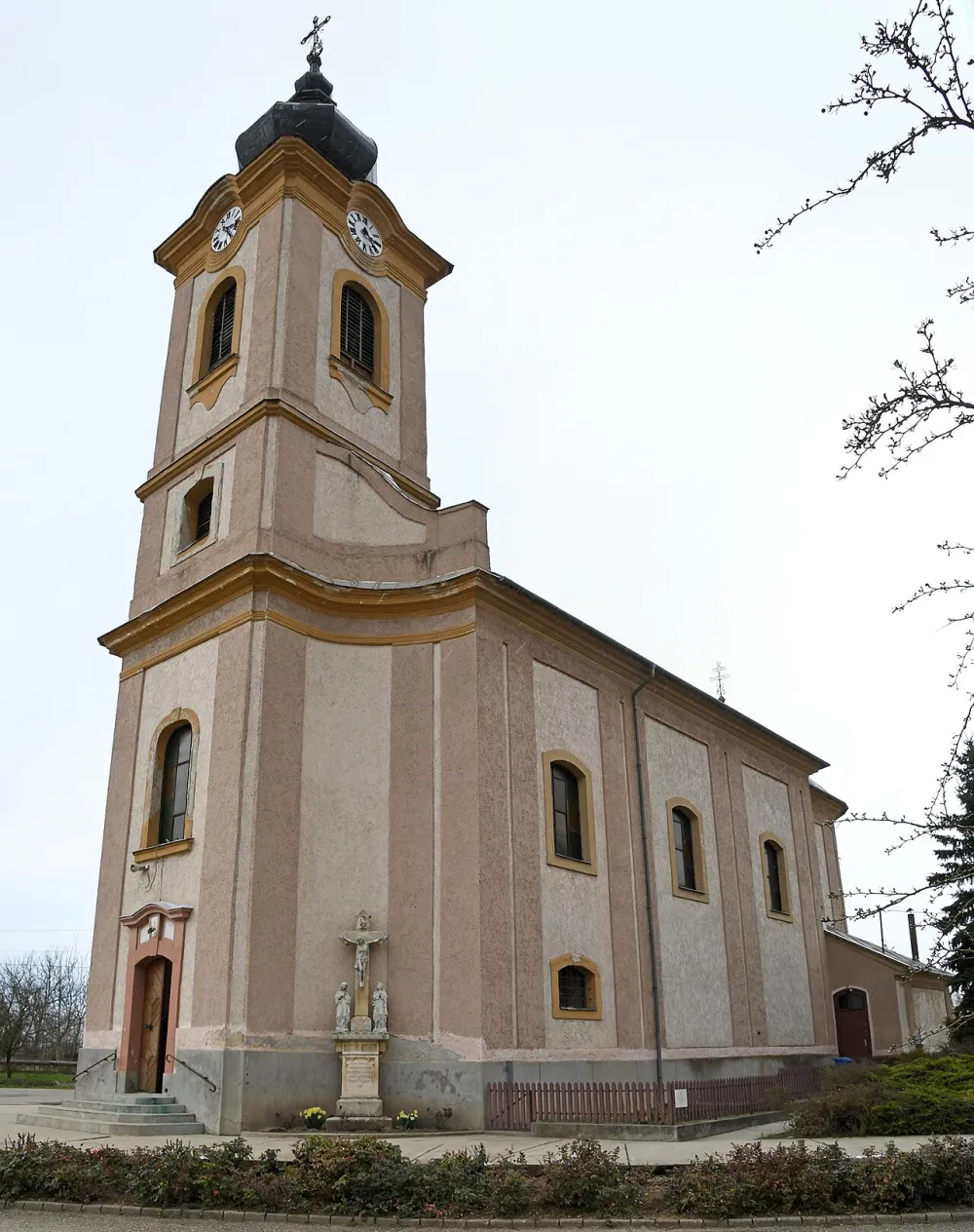 Nagyboldogasszony-templom, Borsodszirák — exterior