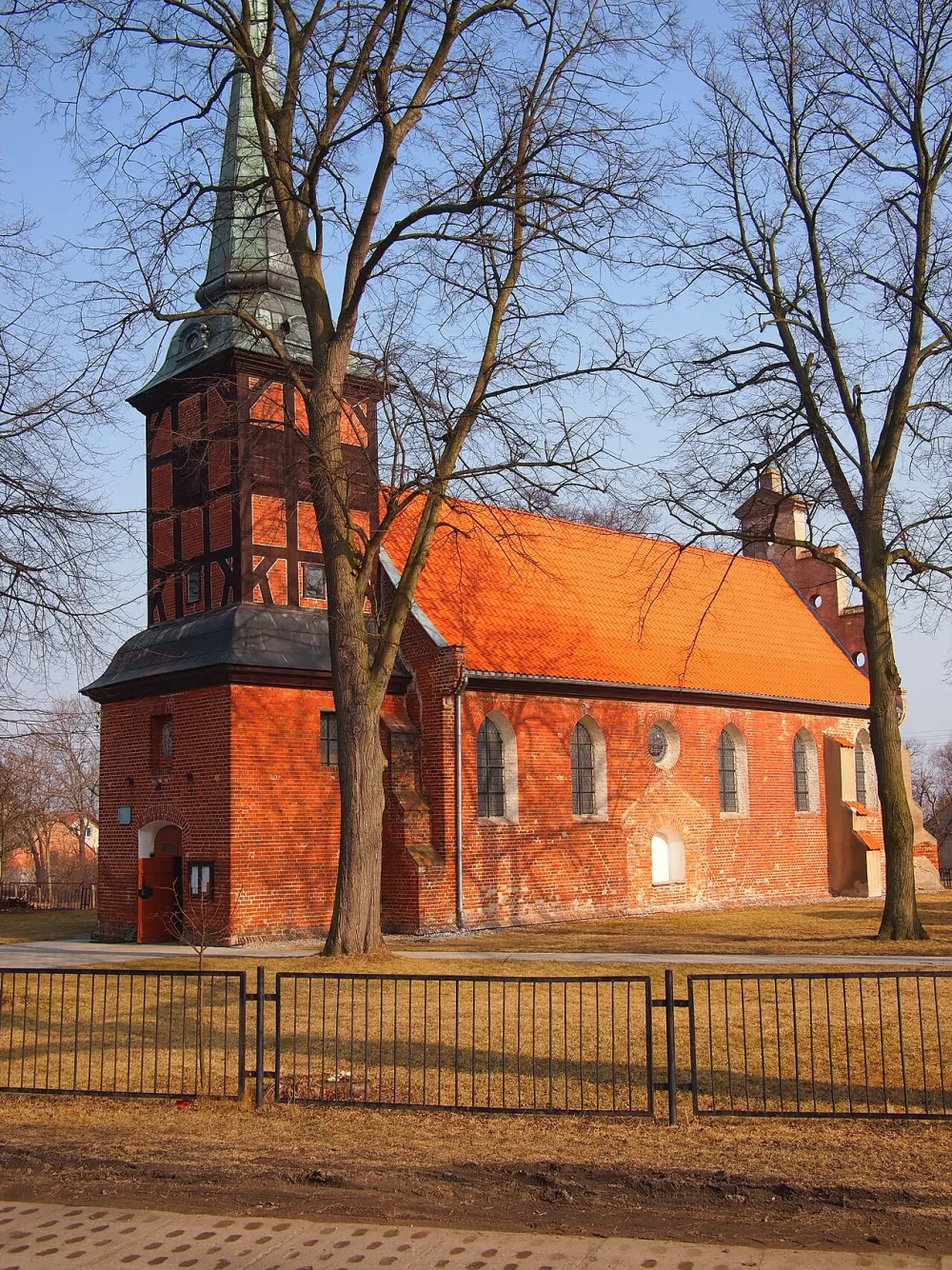 Matki Bożej Różańcowej, Koźliny, Koźliny — exterior