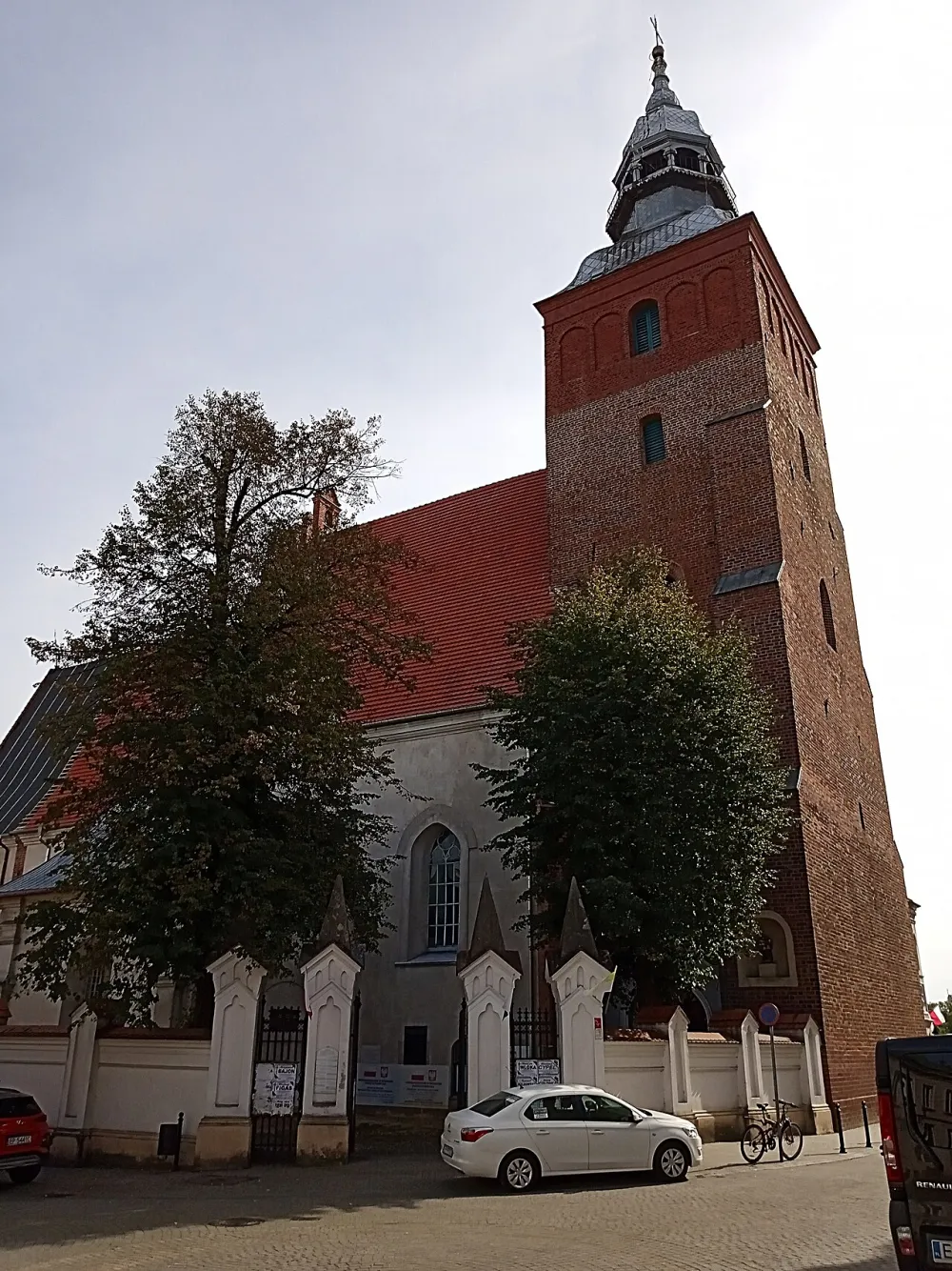 Św. Jakuba Apostoła, Piotrków Trybunalski, Piotrków Trybunalski — exterior