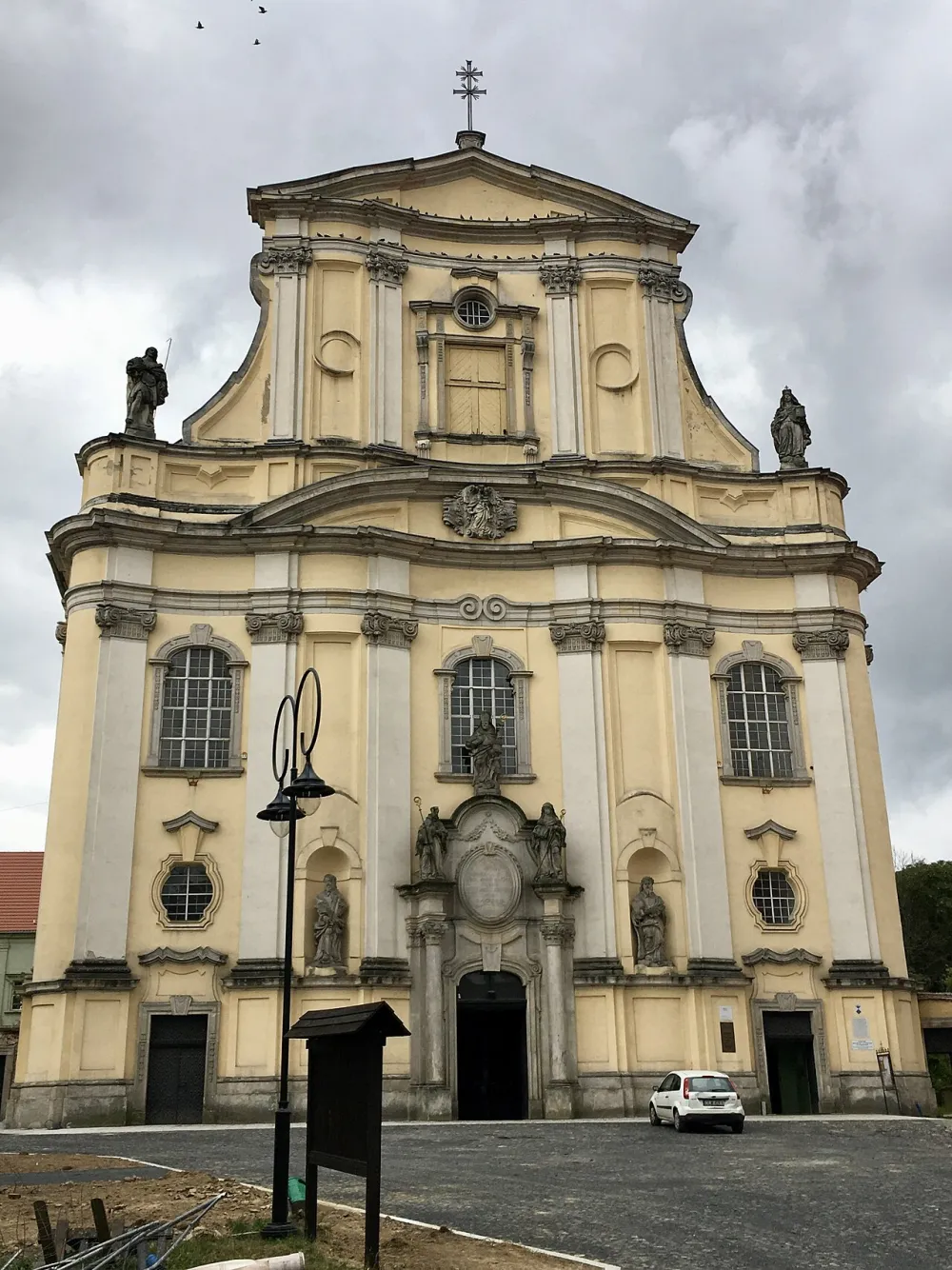 Wniebowzięcia NMP i Św. Maternusa, Lubomierz, Lubomierz — exterior