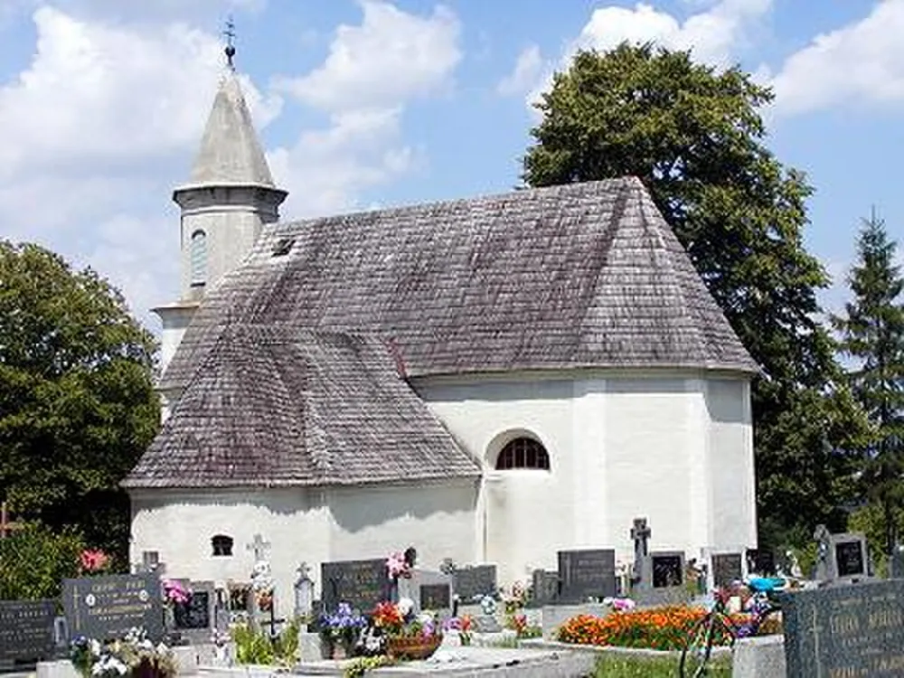 Farský kostol Ružencovej Panny Márie, Moravany nad Váhom — exterior