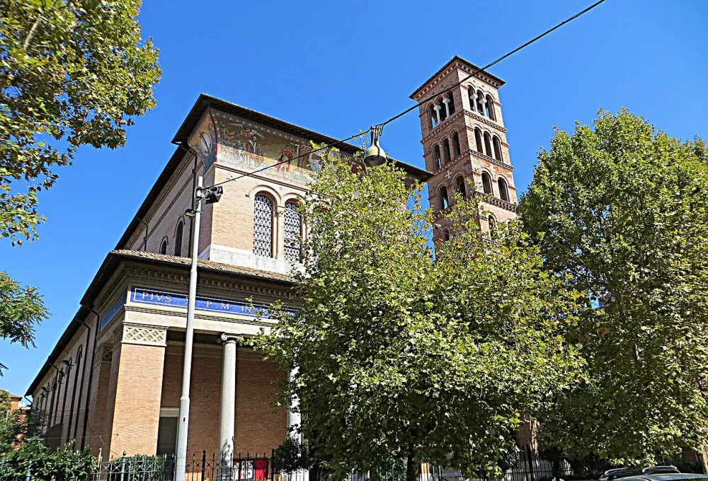 Chiesa di Santa Croce a Via Flaminia, Roma — exterior