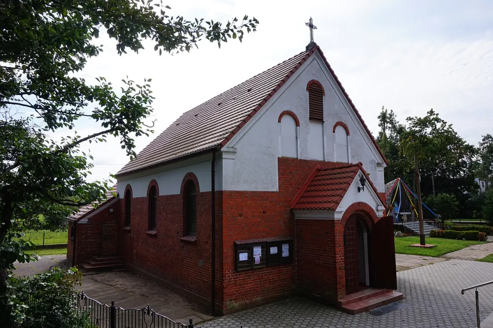 Najświętszego Serca Pana Jezusa, Niestępowo, Niestępowo — exterior