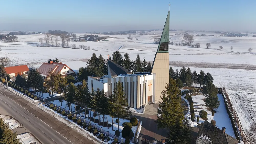 Najświętszej Maryi Panny Królowej Polski, Klimontów, Klimontów — exterior