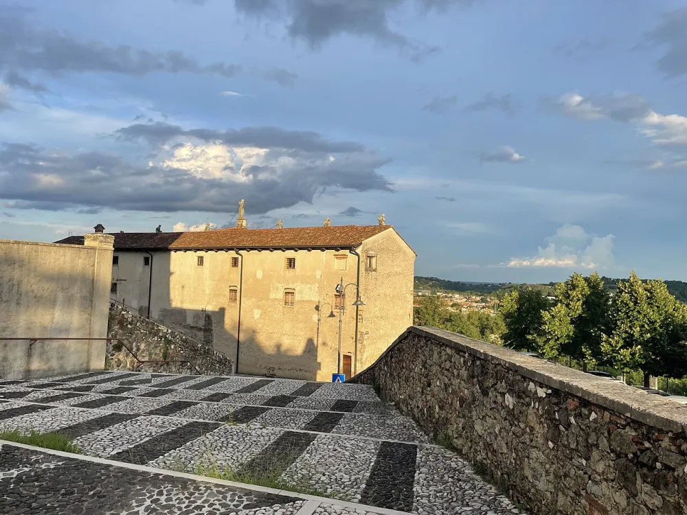 Chiesa dei Santi Maria e Zenone (Zugliano), Zugliano — exterior