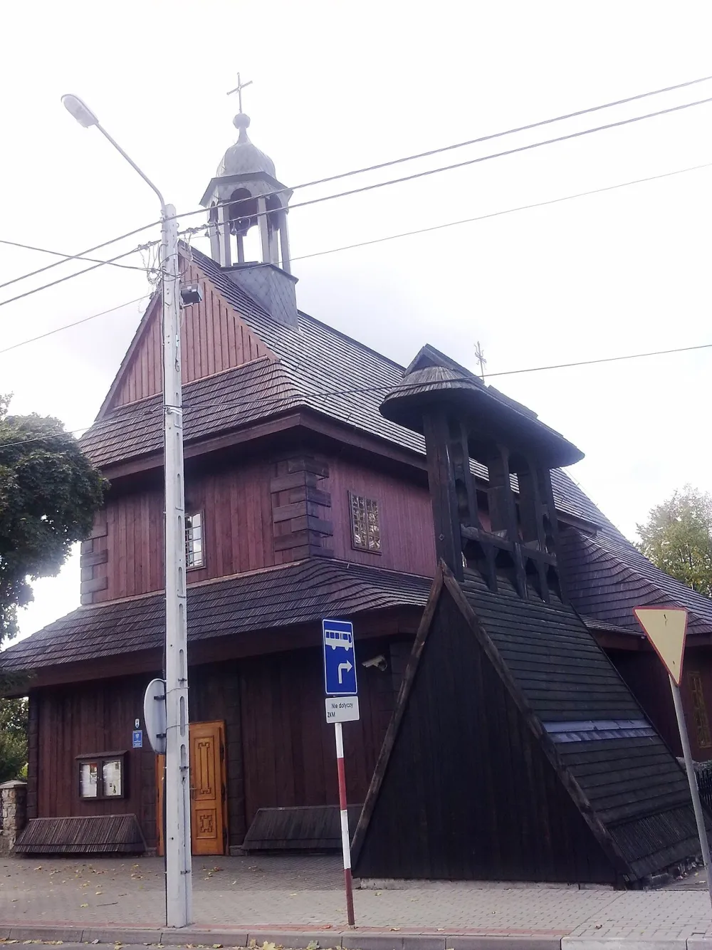 Świętego Ducha i Św. Michała Archanioła, Łask, Łask — exterior