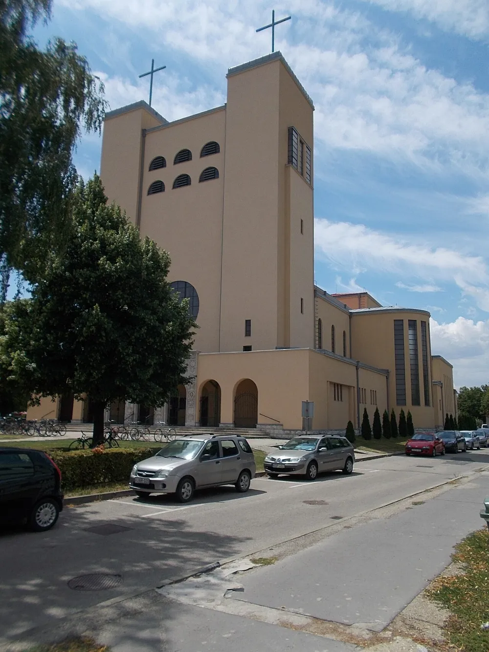 Jézus Szíve-templom, Csorna — exterior