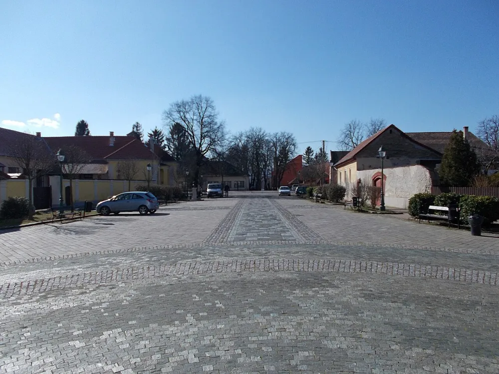 Szent László-templom, Szob — exterior