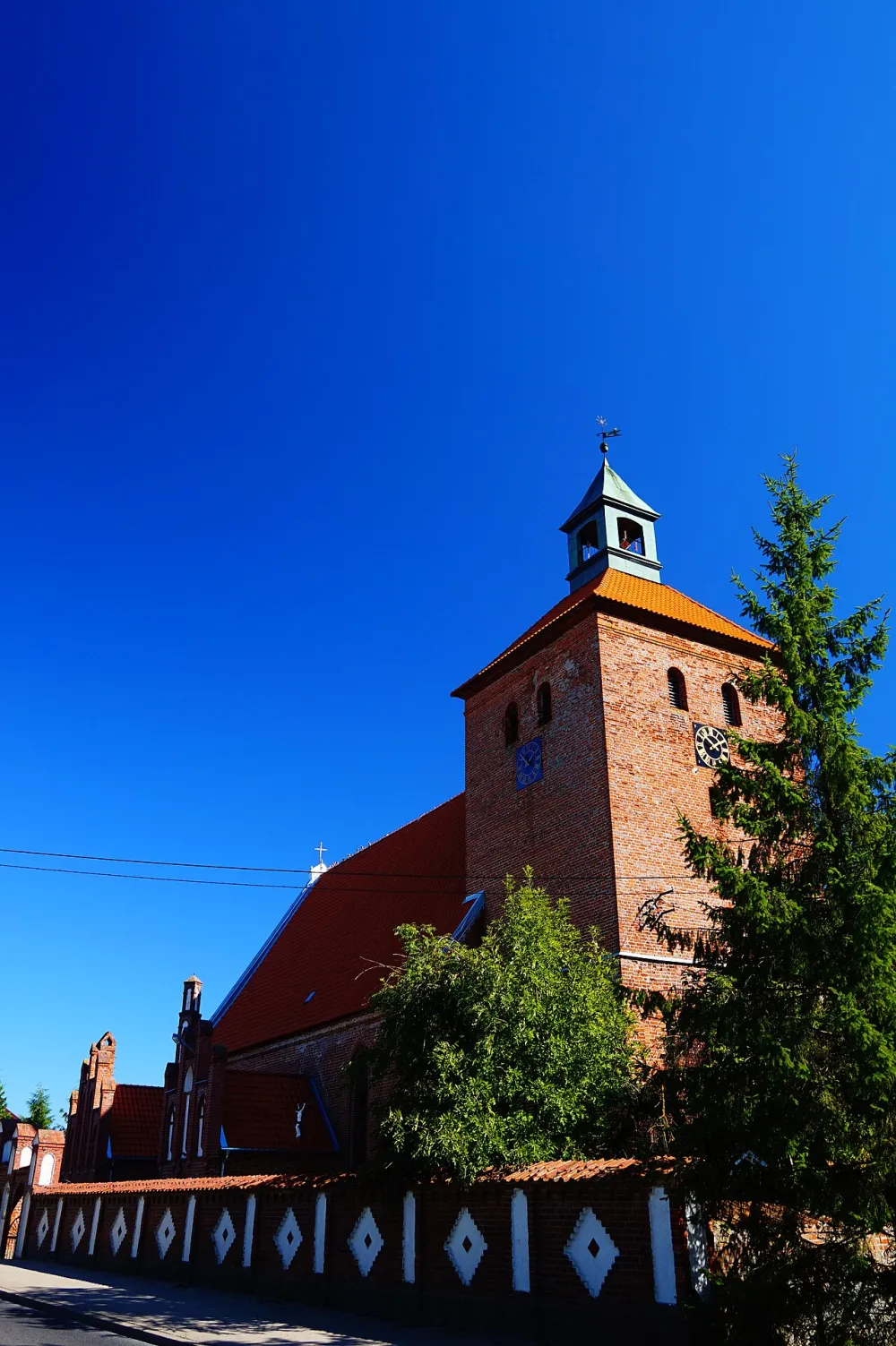 Św. Barbary, Rogóż, Rogóż — exterior
