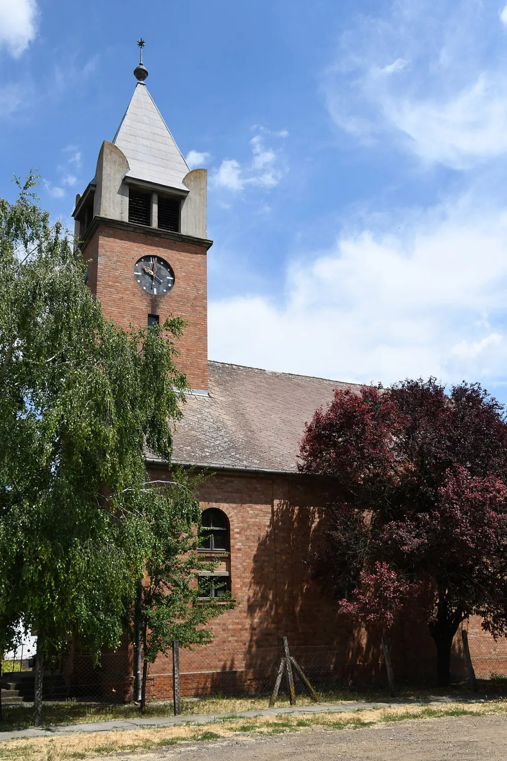 Szent István király templom, Kuncsorba — exterior