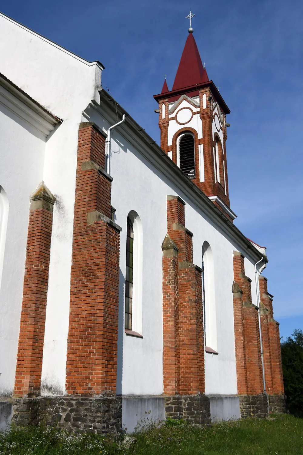 Jézus Szíve-templom, Sóshartyán — exterior