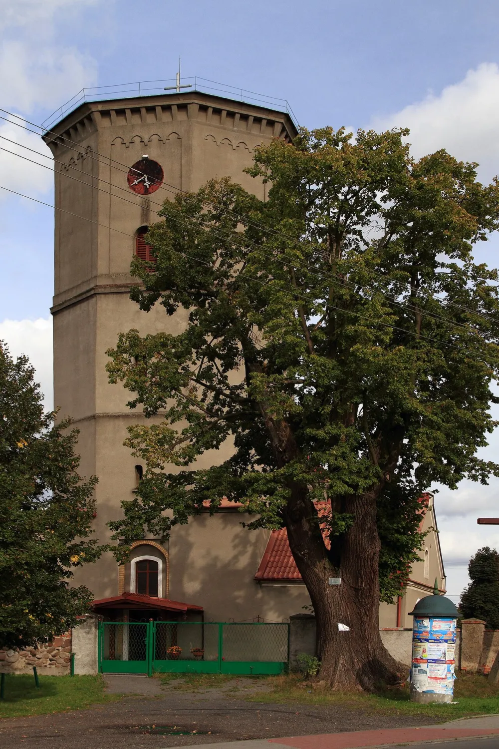 Matki Bożej Bolesnej, Chróstnik, Chróstnik — exterior