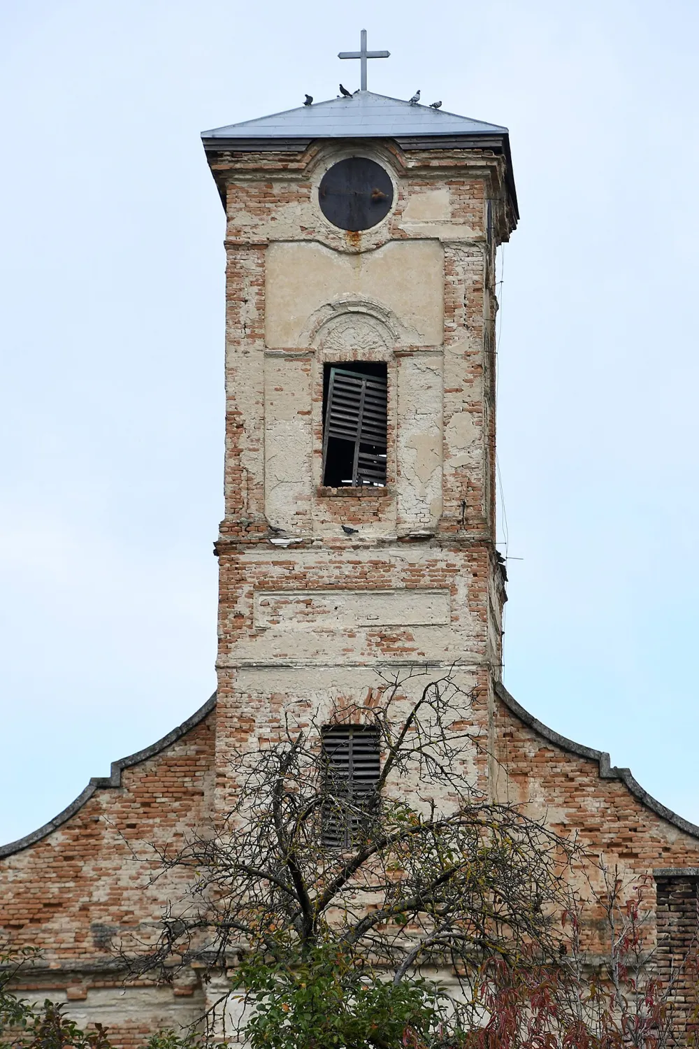 Nagyboldogasszony-templom, Udvari — exterior