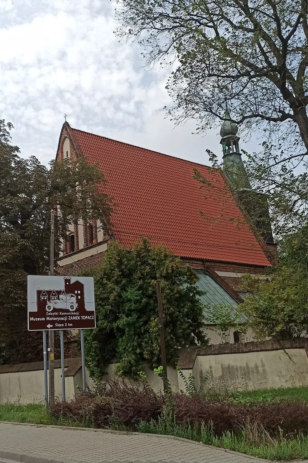 Św. Andrzeja Apostoła, Bielany Wrocławskie, Bielany Wrocławskie — exterior