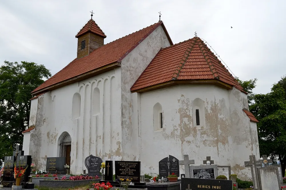 Kostol premenenia Pána (Šáp), Nová Dedinka — exterior