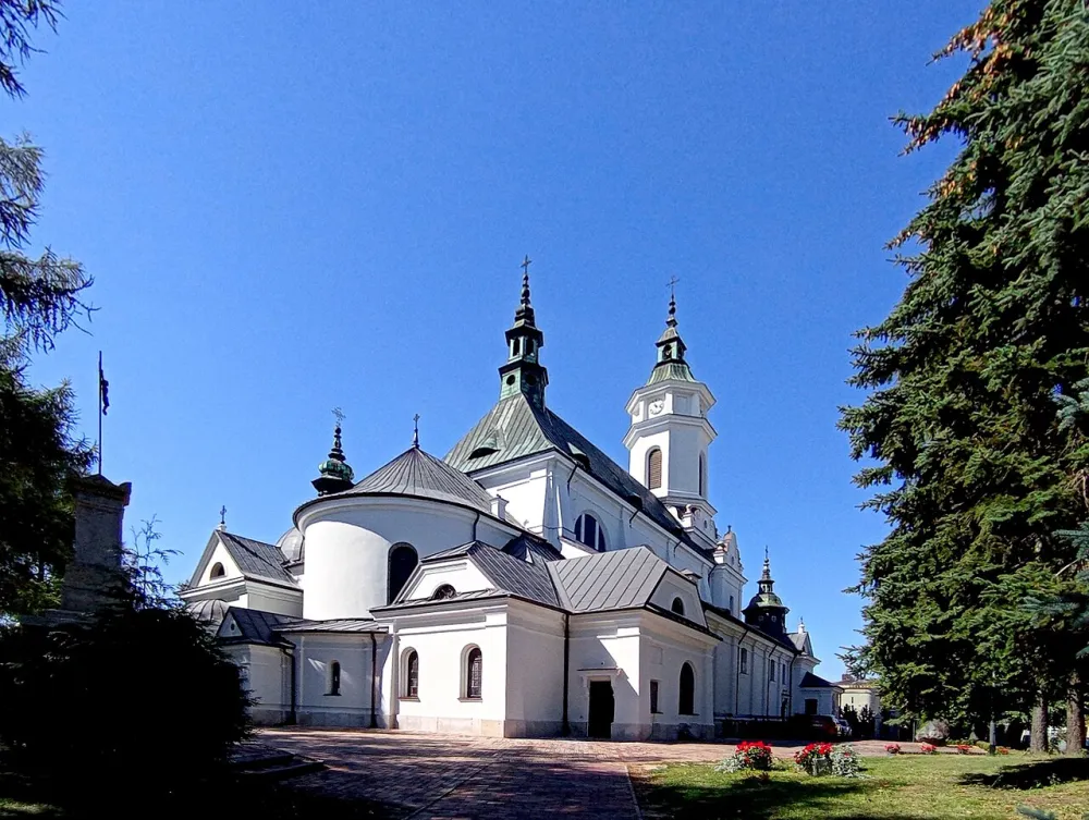 Św. Michała Archanioła, Ostrowiec Świętokrzyski, Ostrowiec Świętokrzyski — exterior