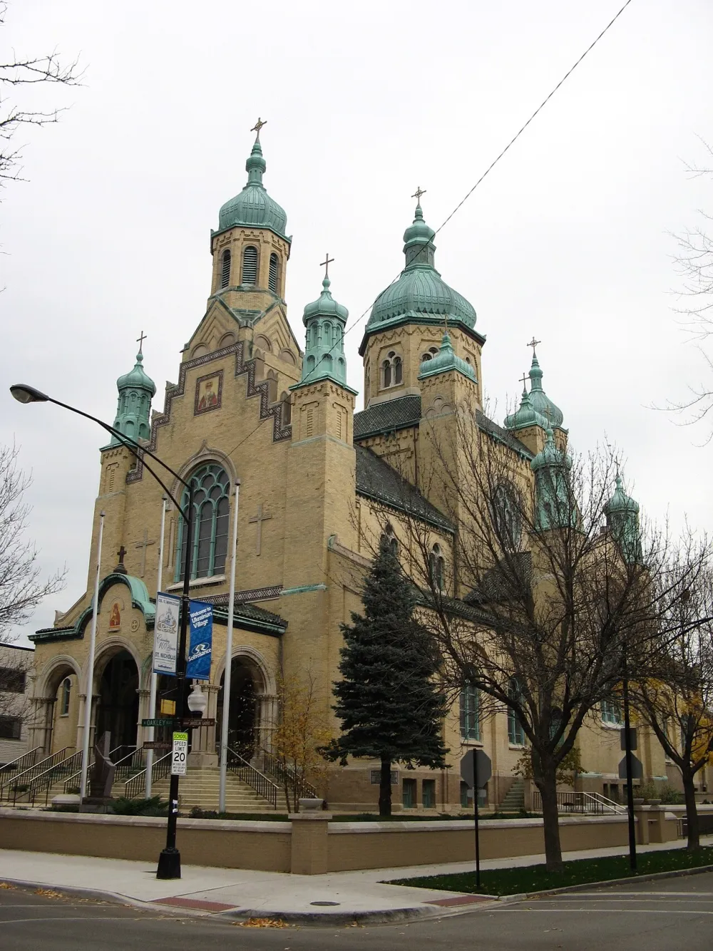 Cathedral of Saint Nicholas [Ukrainian], Chicago — exterior