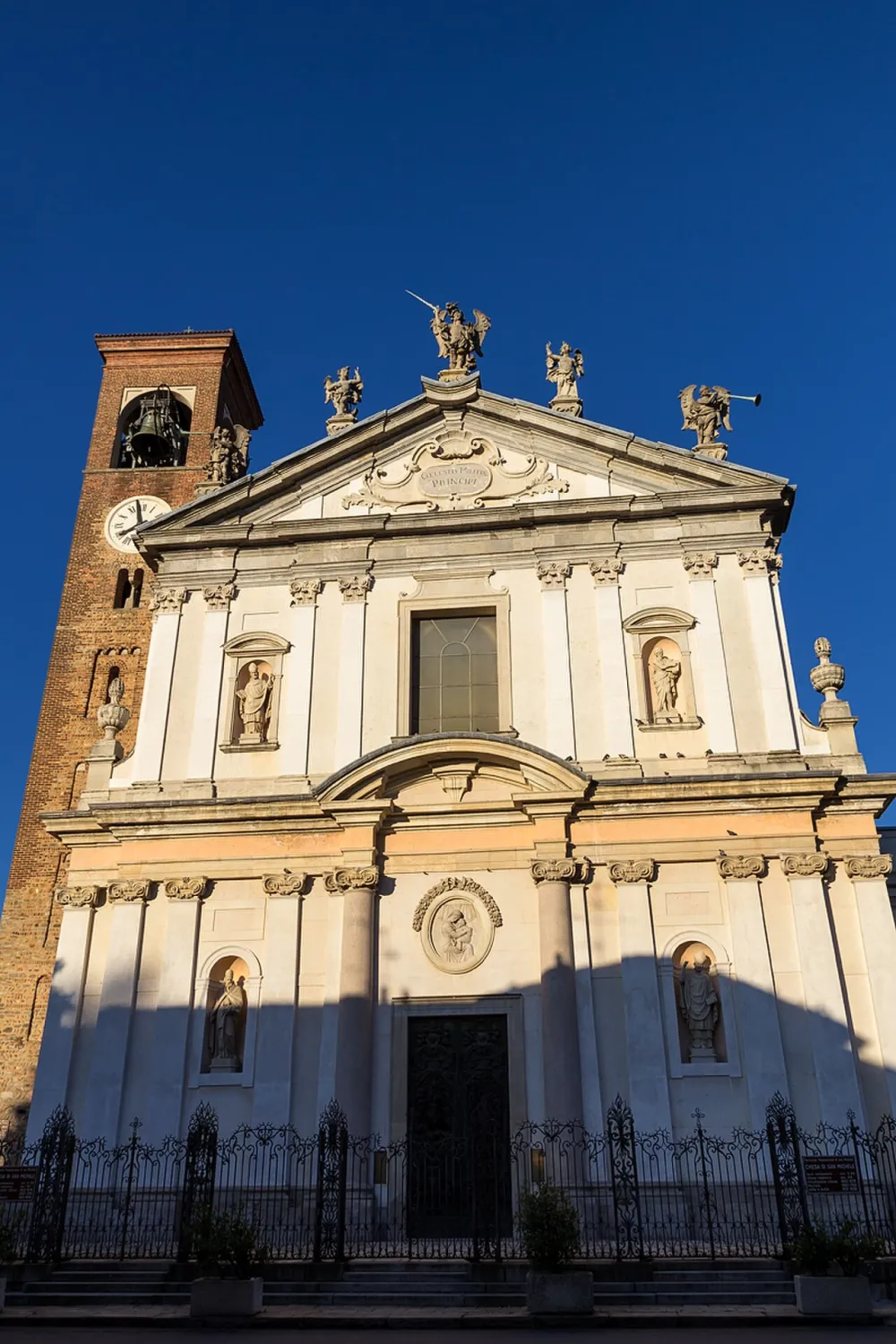 Chiesa di San Michele Arcangelo (Busto Arsizio), Busto Arsizio — exterior