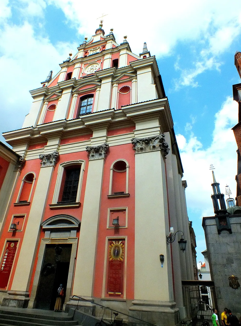Matki Bożej Łaskawej Patronki Warszawy, Warszawa, Warszawa — exterior