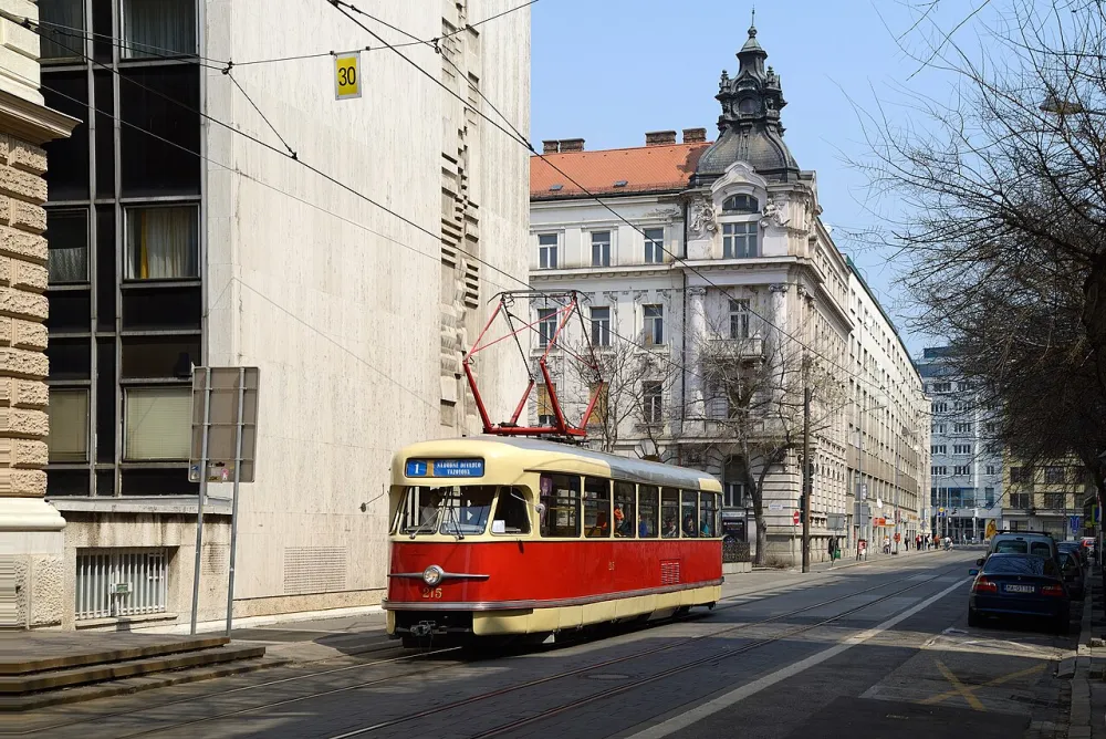 Kaplnka Matky Alexie (cirk. gymnázium, Jesenského), Bratislava — exterior
