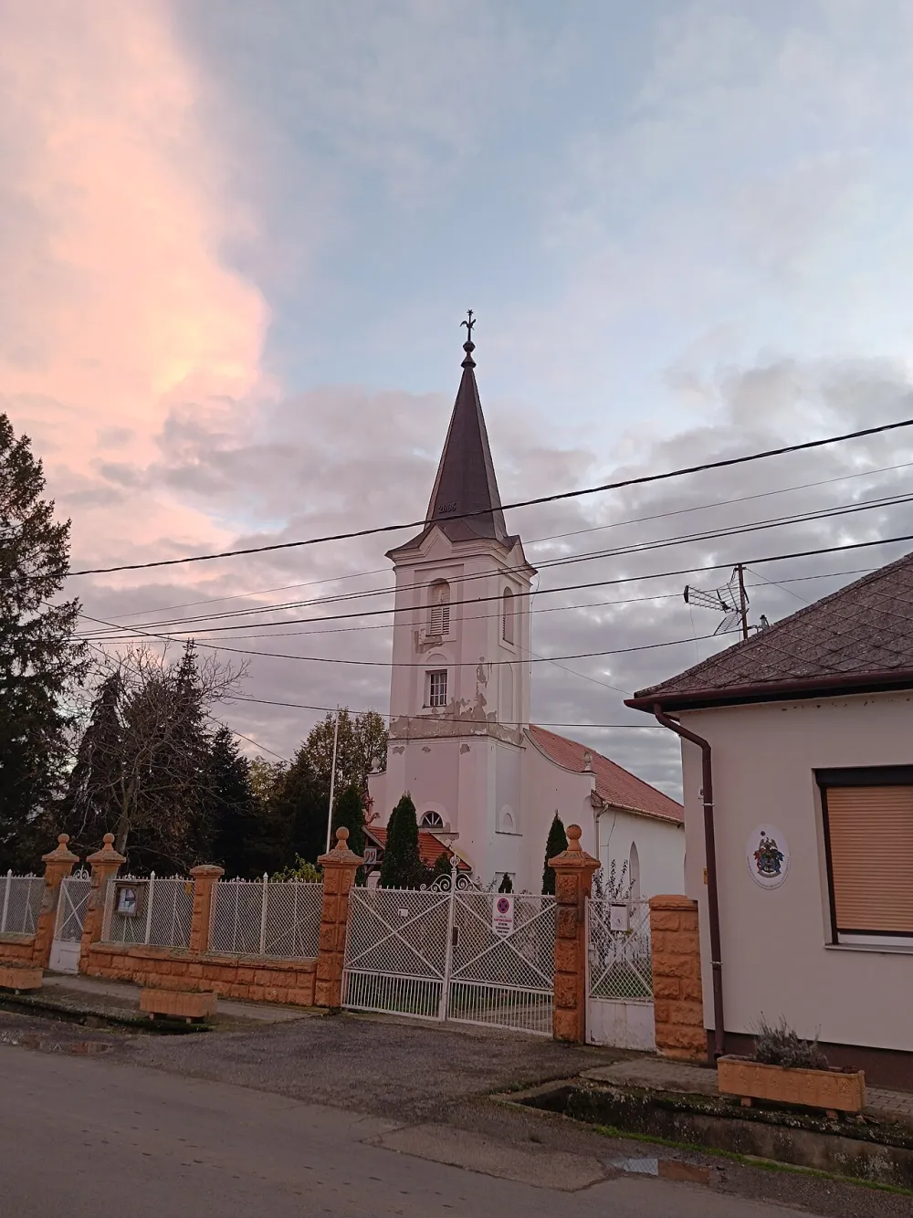 Jézus Szíve templom, Legyesbénye — exterior