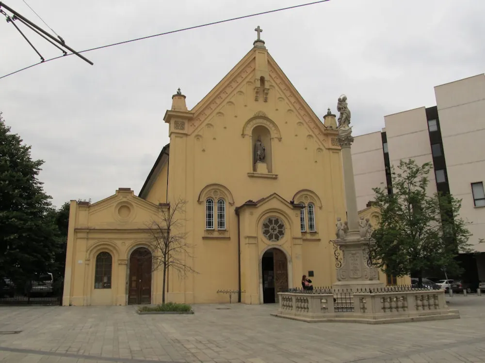 Kostol sv. Štefana Uhorského (kapucíni), Bratislava — exterior