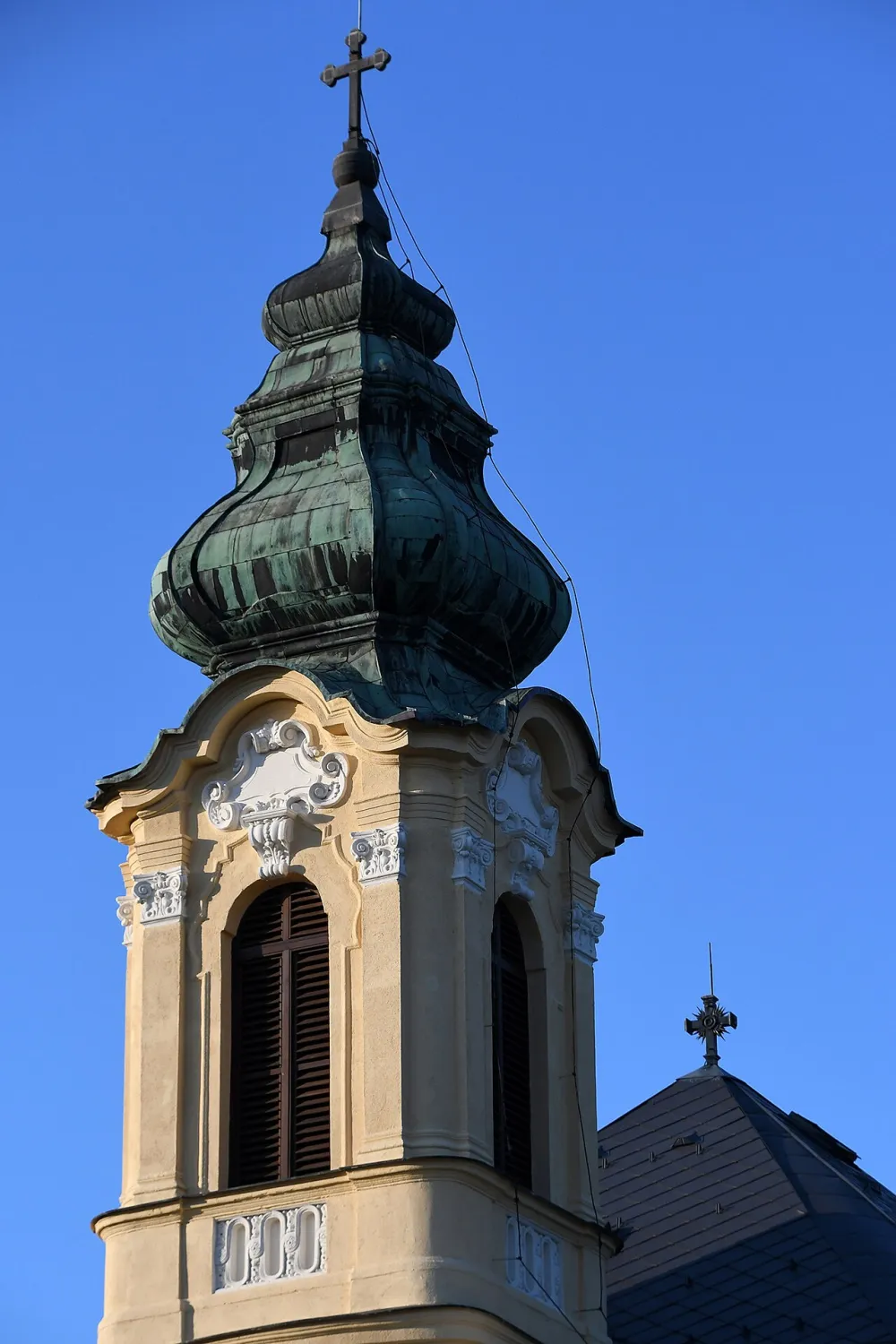Fogolykiváltó Boldogasszony-templom, Gomba — exterior