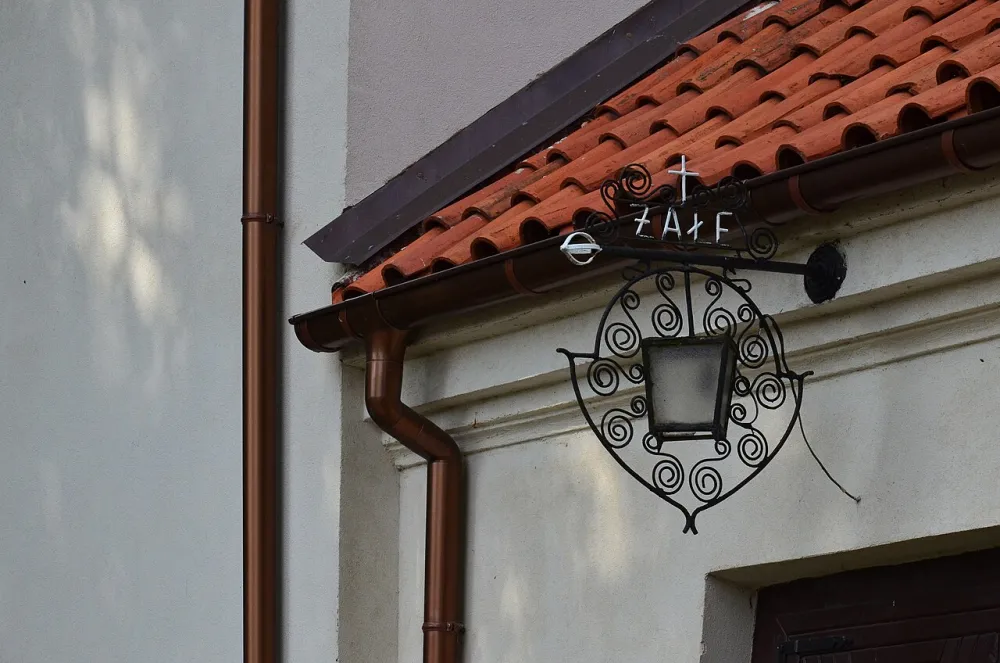 św. Anny, Żałe, Żałe — exterior