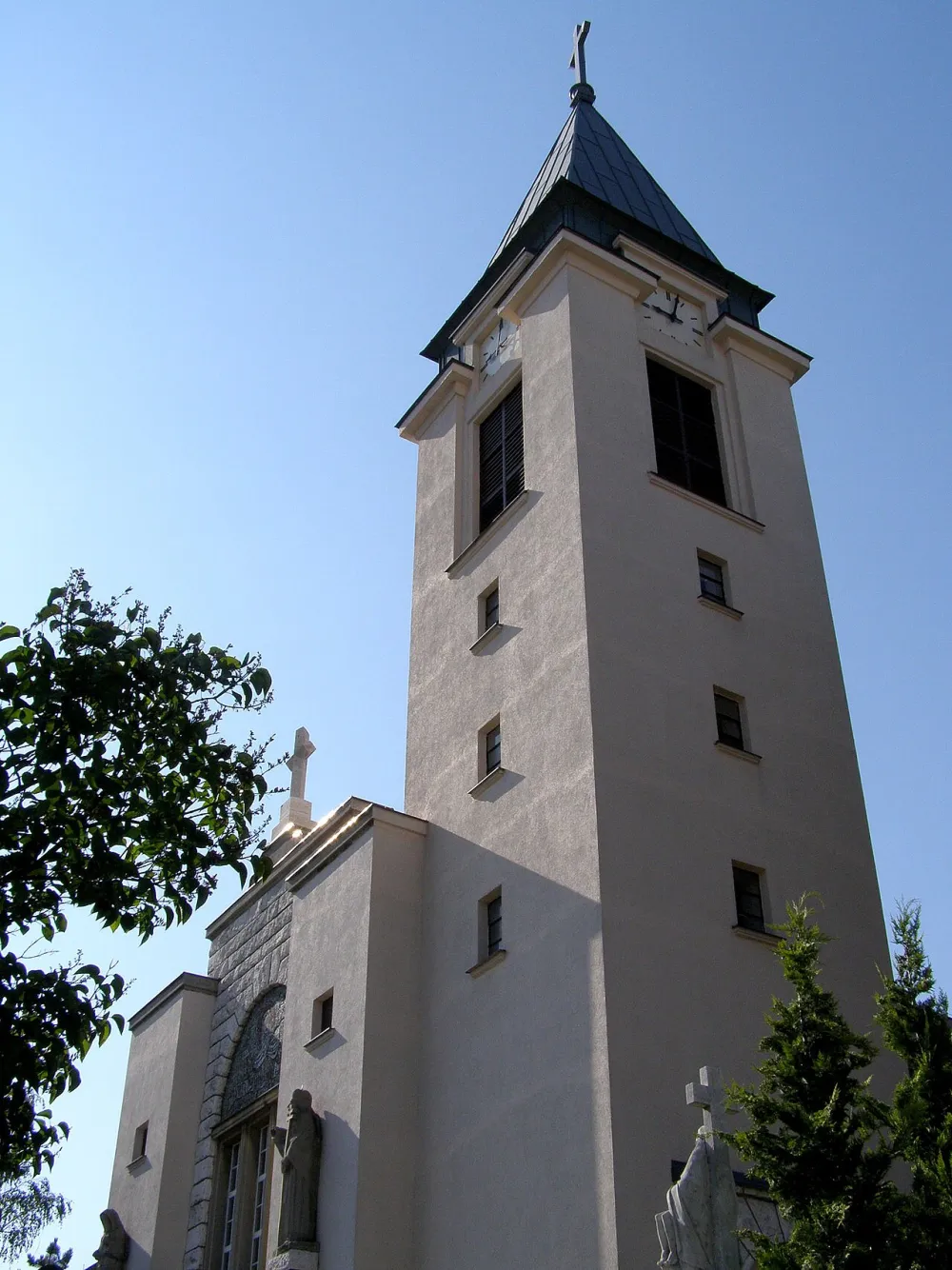 Farský kostol sv. Margity Uhorskej (Lamač), Bratislava — exterior