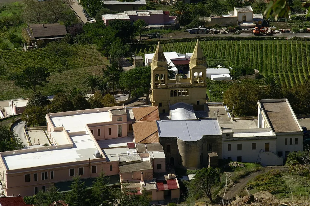 Chiesa di Maria Santissima del Terzito (Val di Chiesa, Leni), Leni — exterior