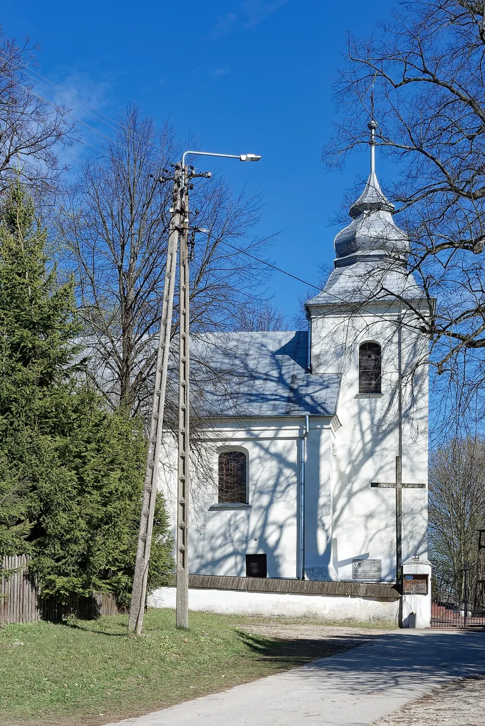Św. Wojciecha Biskupa i Męczennika, Cisów, Cisów — exterior