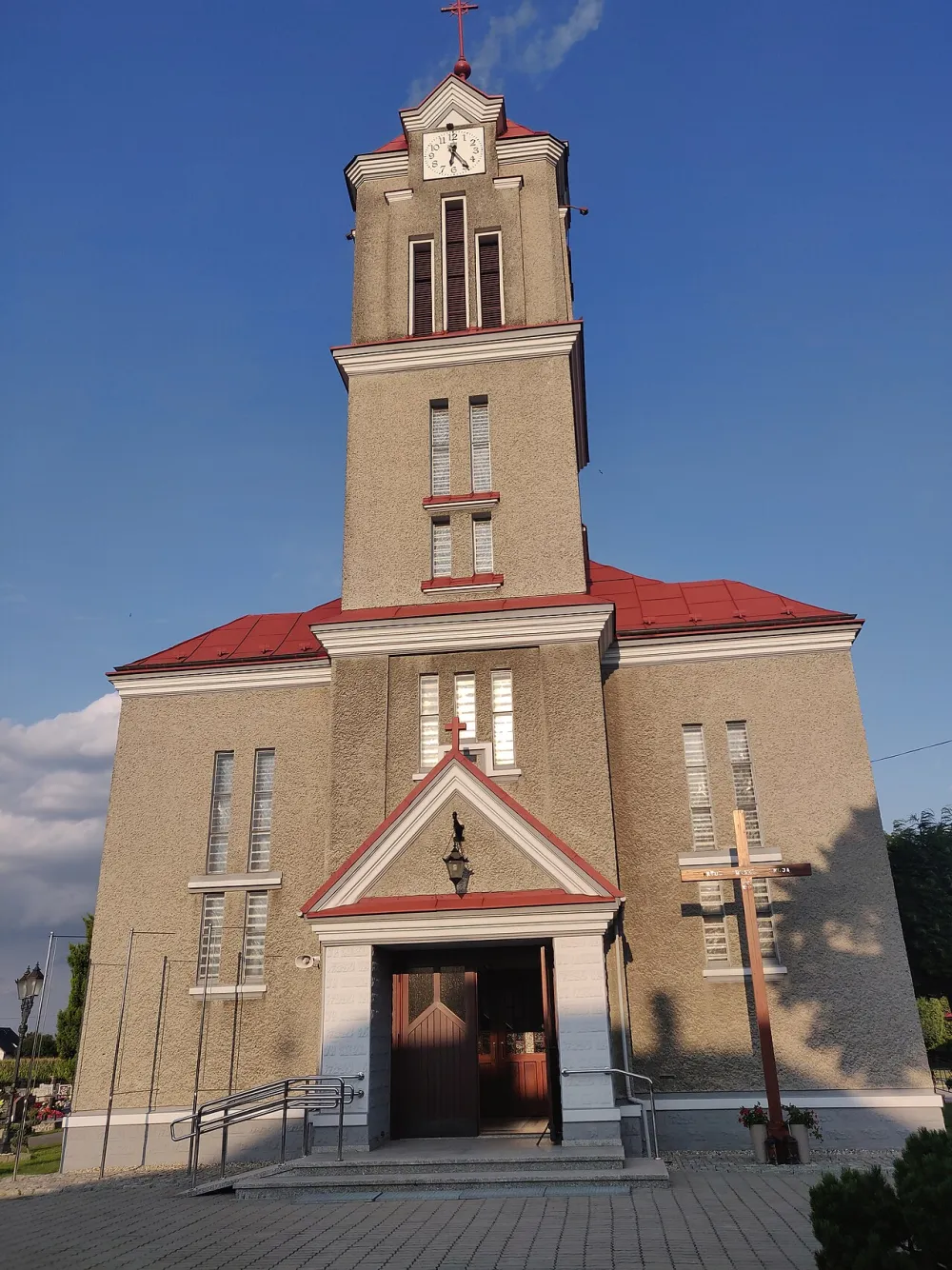 Najświętszej Maryi Panny Królowej Pokoju, Olza, Olza — exterior
