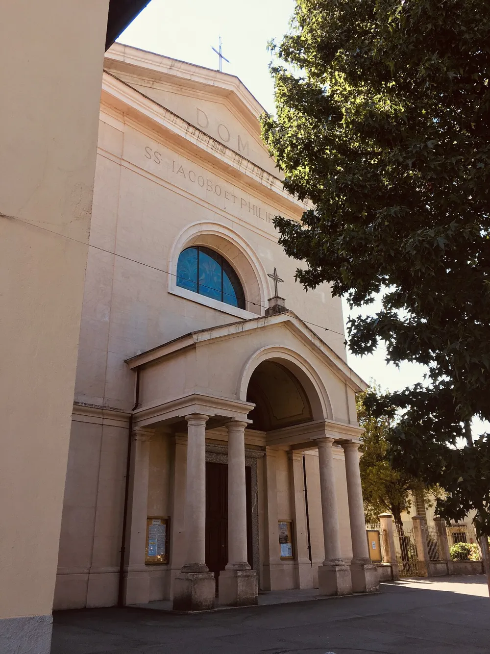 Chiesa dei Santi Giacomo e Filippo (Merone), Merone — exterior