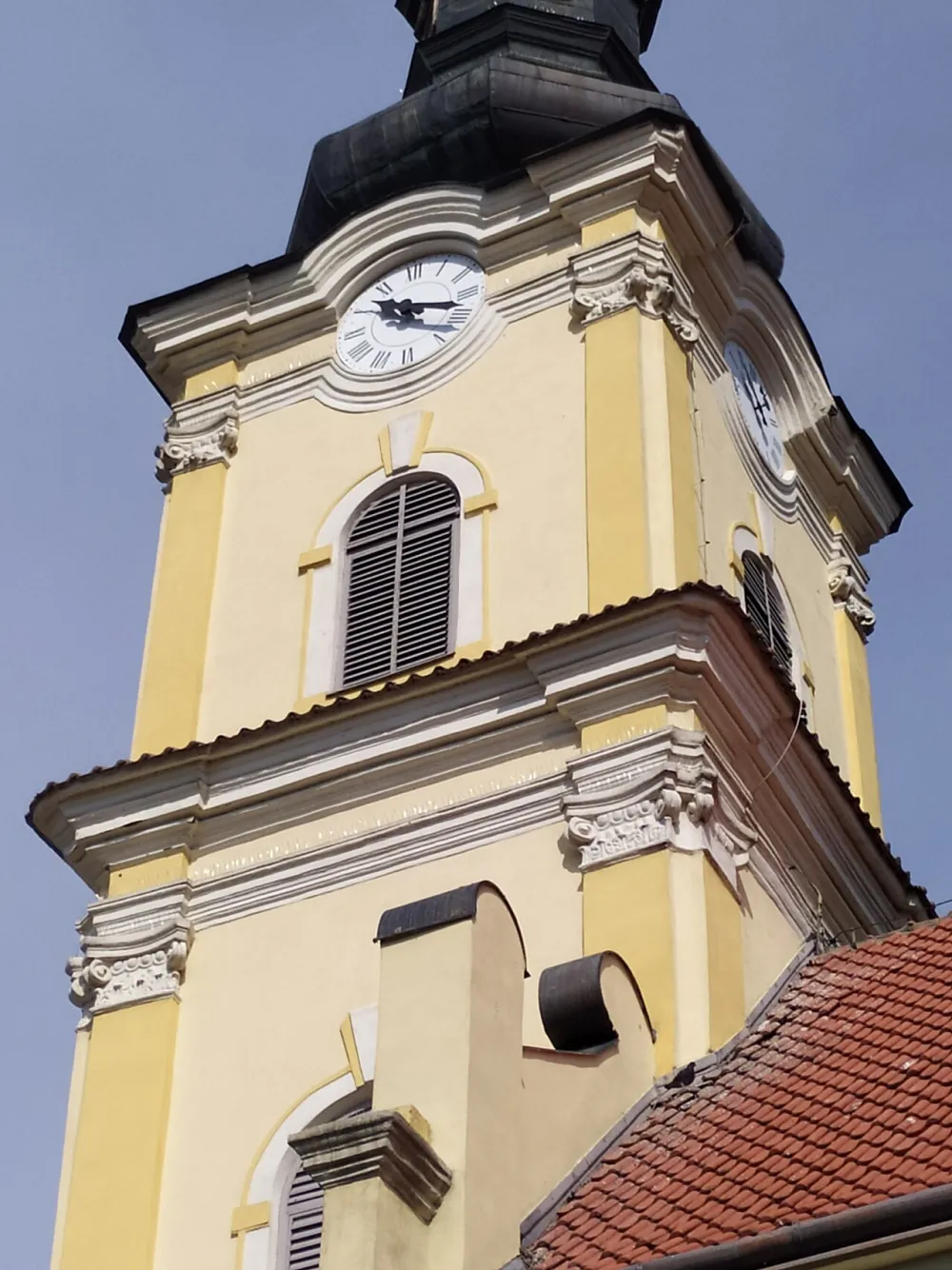 Farský kostol sv. Ondreja, Voderady — exterior