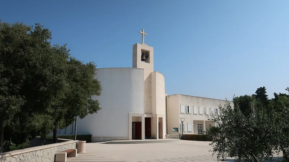 Gospe od Milosrđa, Split — exterior