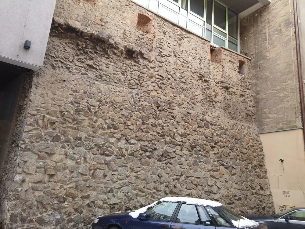 Kaplnka Ducha Svätého (cirk. gymnázium, Nedbalova), Bratislava — exterior