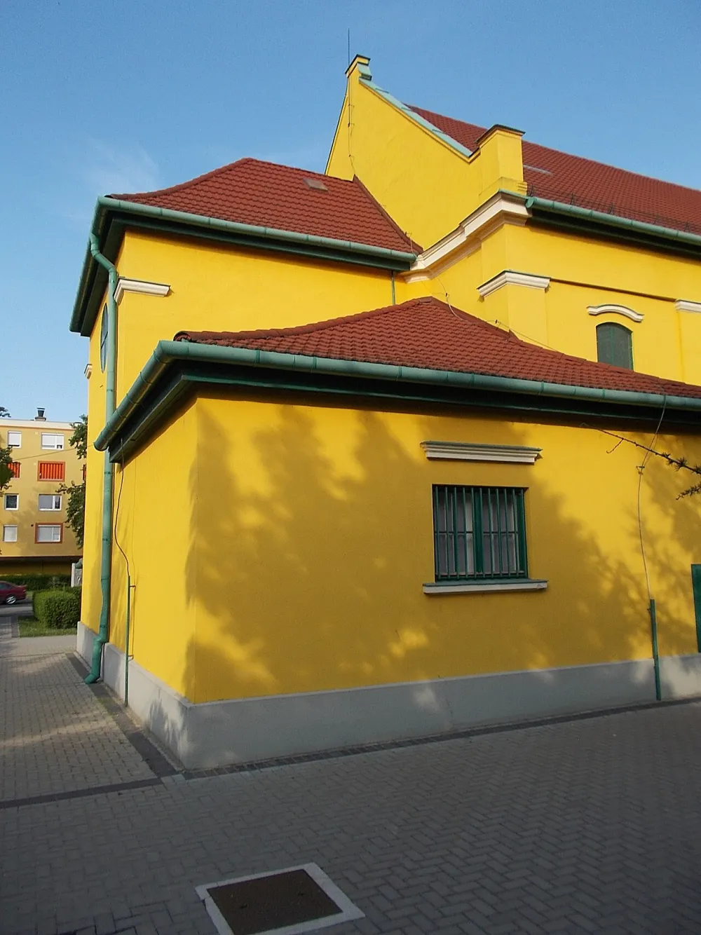 Jézus Szíve-templom, Ajka — exterior