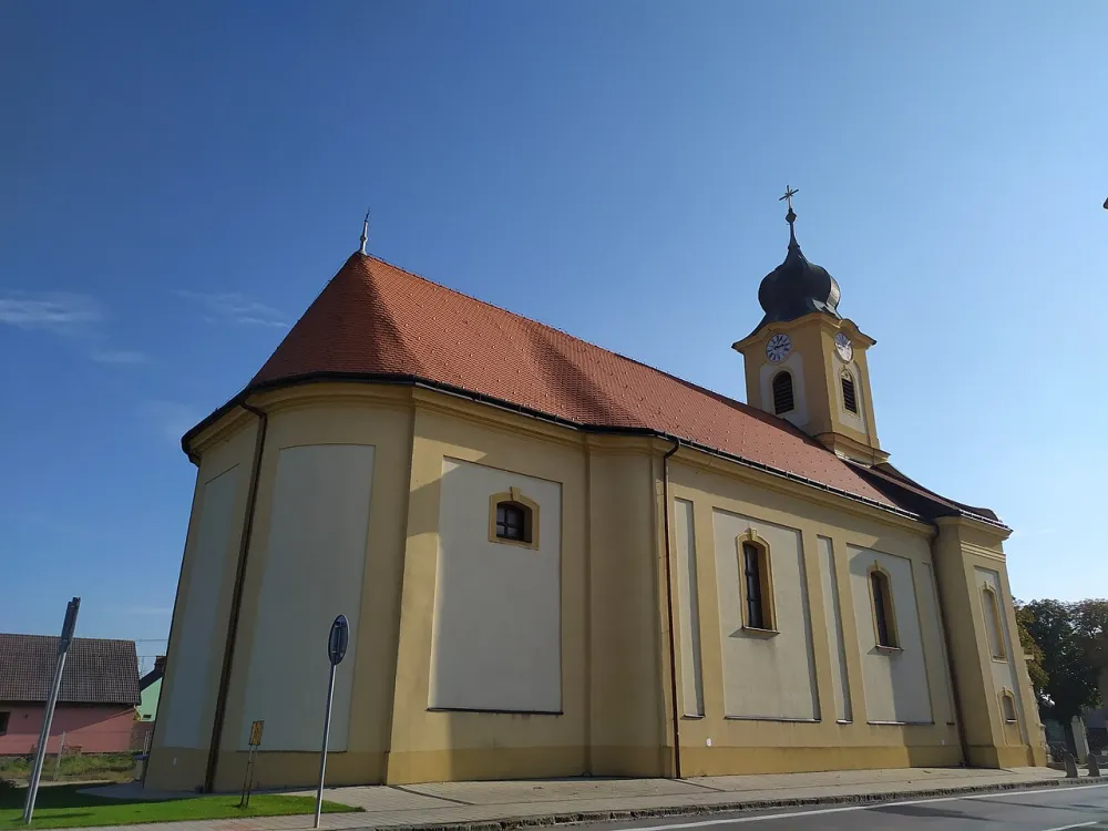 Farský kostol narodenia Panny Márie, Madunice — exterior
