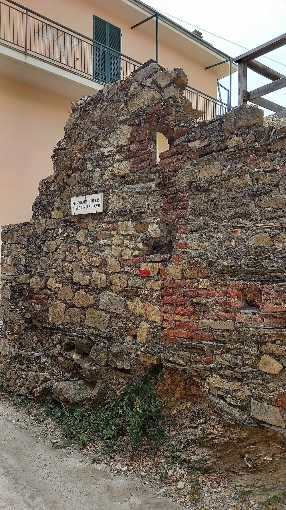 Basilica di San Salvatore dei Fieschi, Cogorno — exterior
