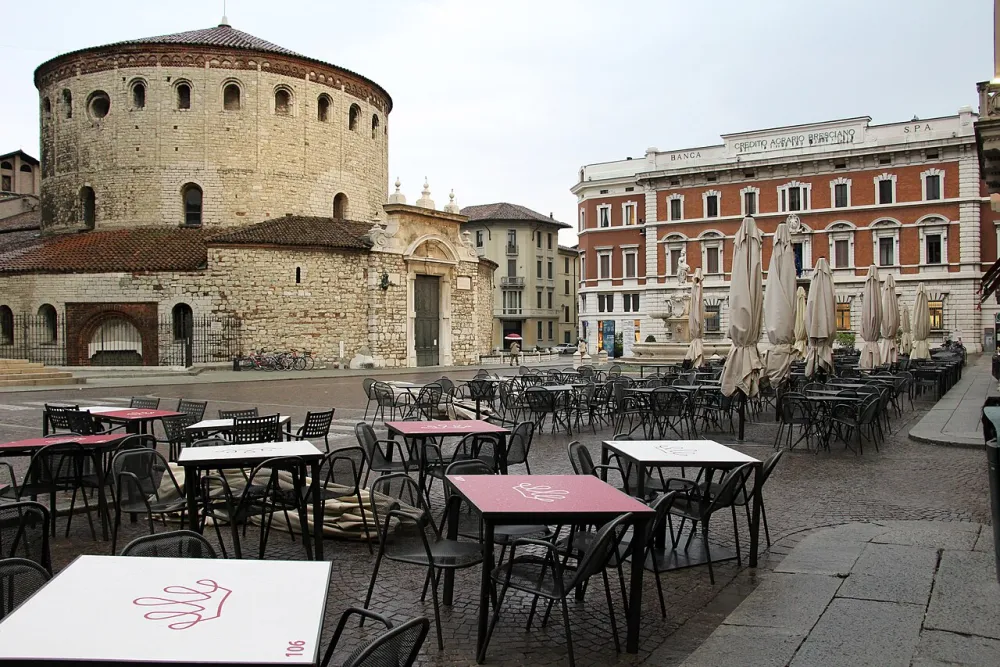 Duomo Vecchio, Brescia — exterior