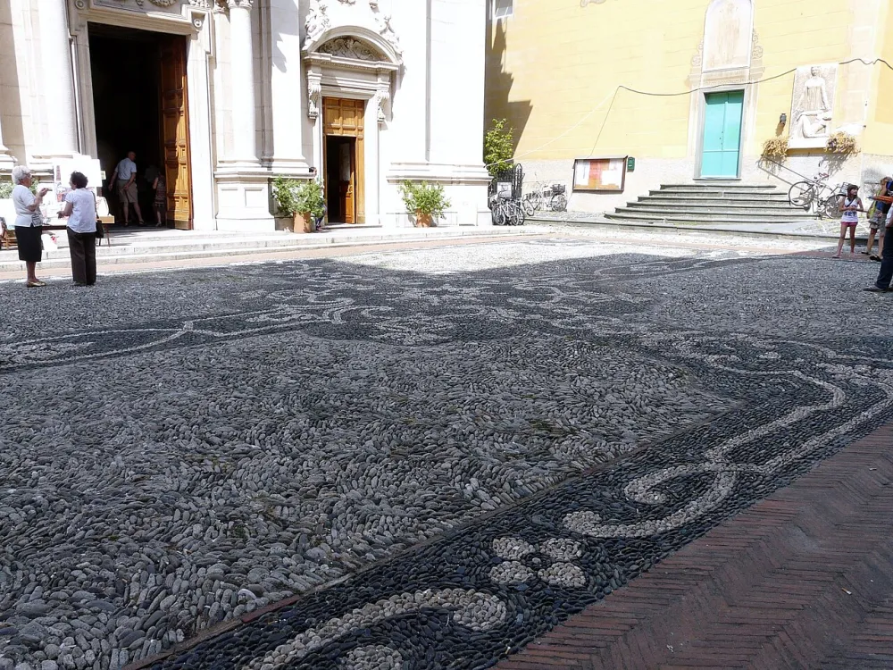 Chiesa parrocchiale di Sant'Ambrogio Vescovo, Varazze — exterior