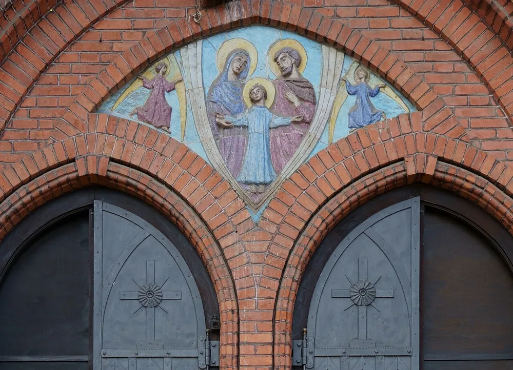 Świętej Rodziny, Tarnów, Tarnów — exterior