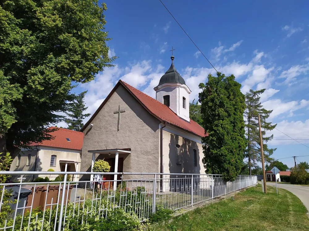 Kostol sv. Anny, Alekšince — exterior