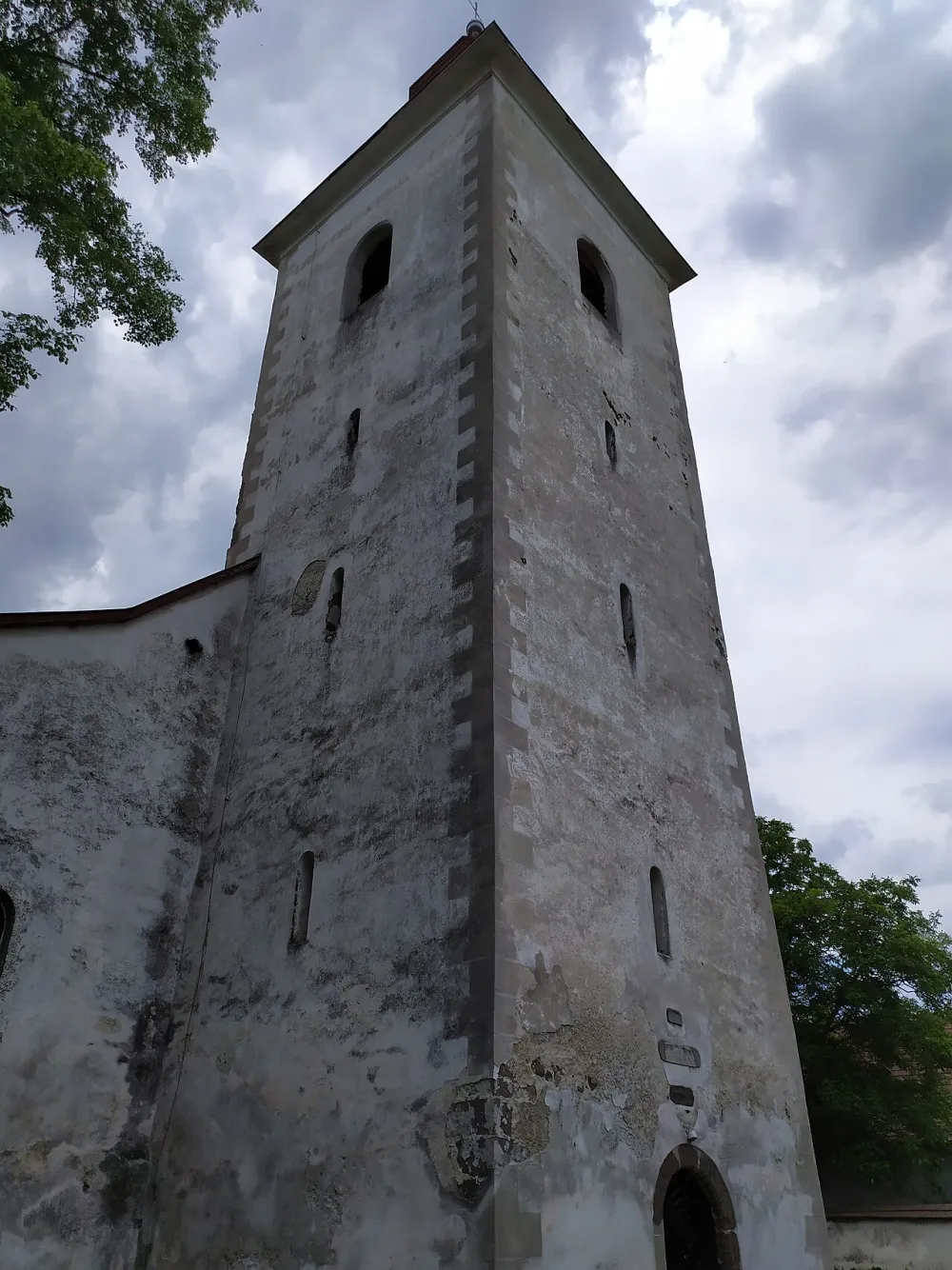 Kostol sv. Kozmu a Damiána, Háj, okres Turčianske Teplice — exterior